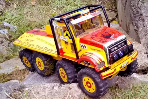 Drei Parcours mit jeweils 15 Torstangen haben die Teilnehmer des Wettbewerbs im Modell Truck-Trial zu absolvieren. 