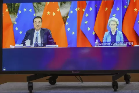 Li Keqiang, Premierminister von China, und Ursula von der Leyen (CDU), Präsidentin der Europäischen Kommission, sprechen per Vid