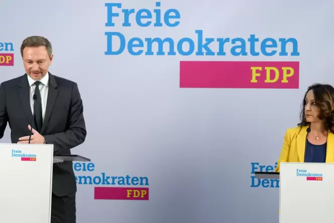 Vor der Landtagswahl im Saarland forderte FDP-Chef Christian Lindner (links) plötzlich einen Tankrabatt. Bei der Wahl erreichte