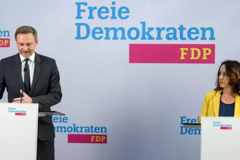 Vor der Landtagswahl im Saarland forderte FDP-Chef Christian Lindner (links) plötzlich einen Tankrabatt. Bei der Wahl erreichte 