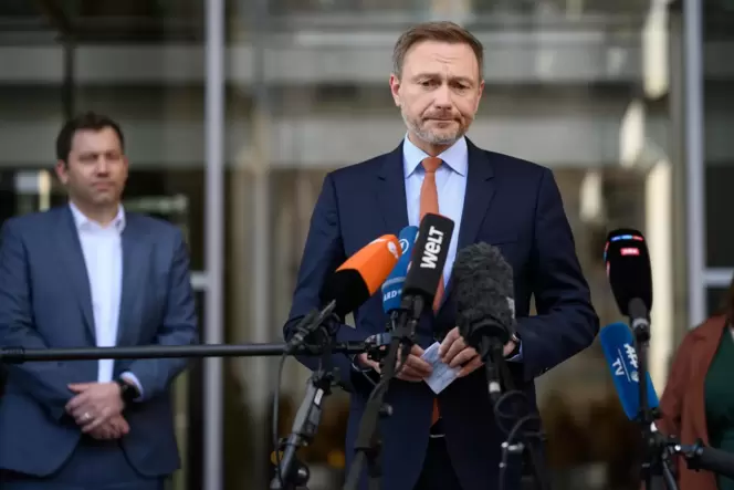 Bundesfinanzminister Christian Lindner (FDP) lehnte eine Senkung der Benzinpreise durch neue Schulden zuerst strikt ab, befürwor