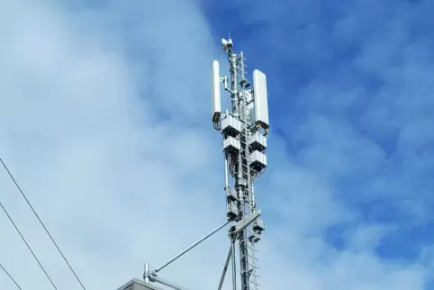 Um den Kreis mit 5G auszustatten, sollen auch bestehende Masten – wie dieser in Ruppertsecken – nachgerüstet werden. 