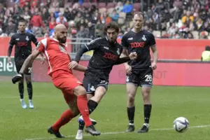 Torriecher: Terrence Boyd düpiert Verteidiger Marlon Frey und schießt den FCK mit 1:0 in Führung. Der erste von drei Treffern de Torriecher: Terrence Boyd düpiert Verteidiger Marlon Frey und schießt den FCK mit 1:0 in Führung. Der erste von drei Treffern de