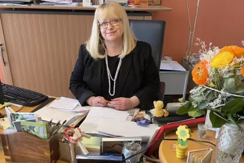 Ihre neue Kollegin soll dabei helfen, dass sie bald mehr Zeit für die Familie hat. Rechtsanwältin Ursula Knies. 