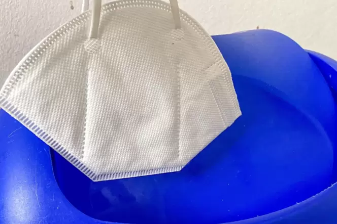 Bloß weg mit den Masken? Nein, sagen Passanten bei unserer Befragung. Sie werden, wo es nötig ist, weiterhin Mund und Nase bedec