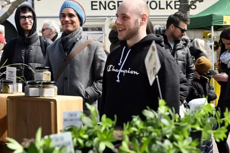 Allerlei Pflanzen gab es beim &bdquo;Magischen Garten&ldquo; auf dem Marktplatz.