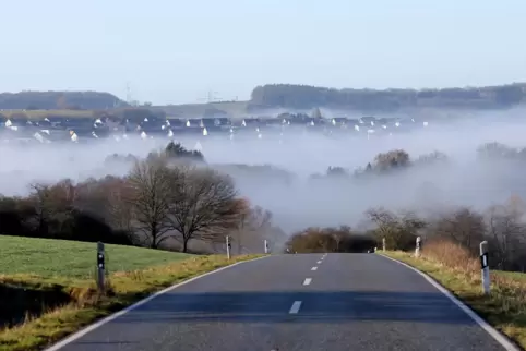 Die Ortsgemeinde Brücken im Nebel. 