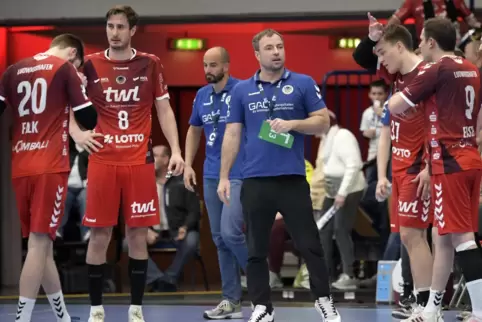 Trainer Ceven Klatt und seiner Mannschaft stehen zwei stressige und kräftezehrende Monate bevor. 
