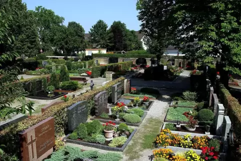Gepflegte Grabreihen in Studernheim: Zuletzt hat es laut Stadt wieder häufiger Fälle von Diebstahl und Vandalismus gegeben – im 