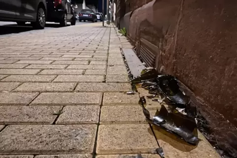 Flaschen einfach wegzuwerfen und die Scherben liegen zu lassen, sei auch ohne ein Glasverbot nicht erlaubt.