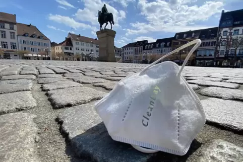 Die masken fallen. 