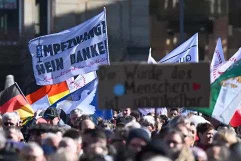 Unter anderem wurde gegen eine mögliche Impfpflicht protestiert.
