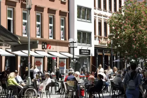 2021 durften sich die Gastronomen auf Straßen und Plätzen weiter ausdehnen – um unter Einhaltung von Abstandsvorschriften mehr M