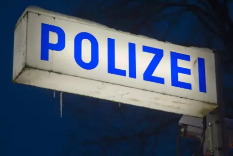 Zwei Beamte der Polizeiwache Schönenberg-Kübelberg erlitten leichte Verletzungen. 
