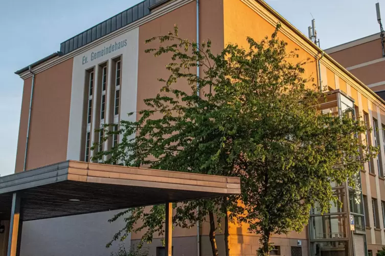 Das Evangelische Gemeindehaus wird zur Messehalle.