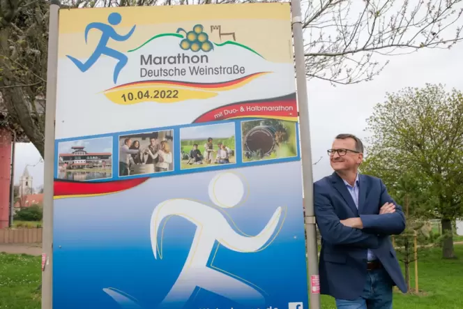Seit 1998 organisiert er den Marathon Deutsche Weinstraße: Rolf Kley.
