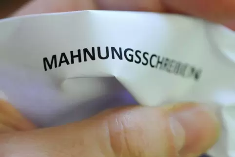 Die Betrüger geben sich als Rechtsanwälte aus und schicken ihren Opfern Mahnungen.