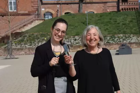 Annette Schenk geht, Kim Smetan kommt: die 26-Jährige folgt als Leiterin des Caritas-Altenzentrums St. Elisabeth. 