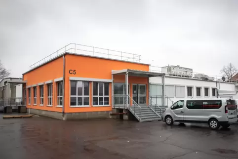 In der neuen Außenküche in der Niederauerbach-Kaserne wird zurzeit noch auf Probe gekocht.
