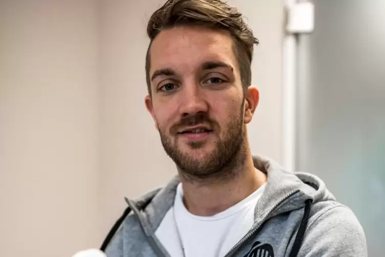 Nico Freiler in seiner Praxis &bdquo;K&ouml;rperwerkstatt&ldquo; in Rodalben. 