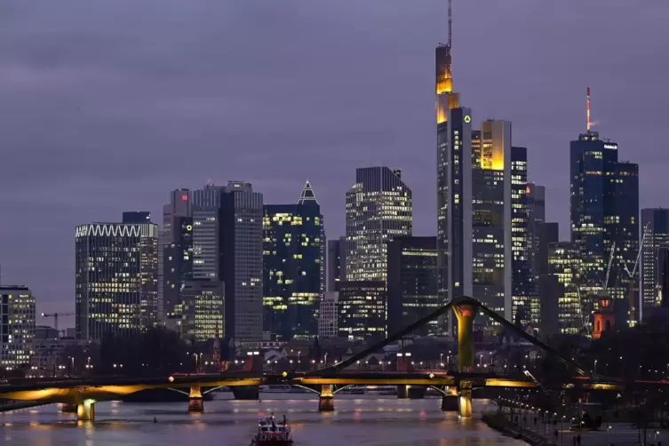 Für die Beschäftigten der privaten Banken – unser Bild zeigt die „Bankenstadt“ in Frankfurt – wurde am Mittwoch ein Tarifabschlu