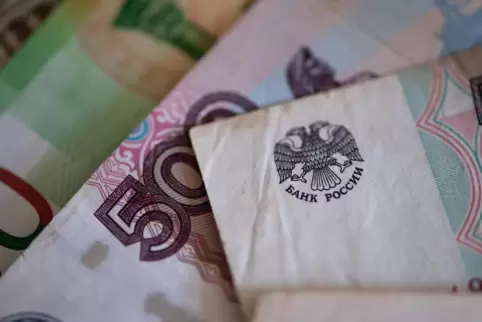 Der Kurs des Rubel zum Dollar befindet sich wieder auf dem Niveau vor dem Angriff Russlands auf die Ukraine.