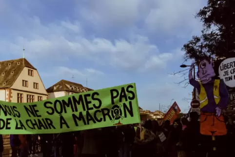 Proteste gegen Macrons Politik gab es in Straßburg häufig. Hier demonstrieren seine Gegner gegen Polizeigewalt.