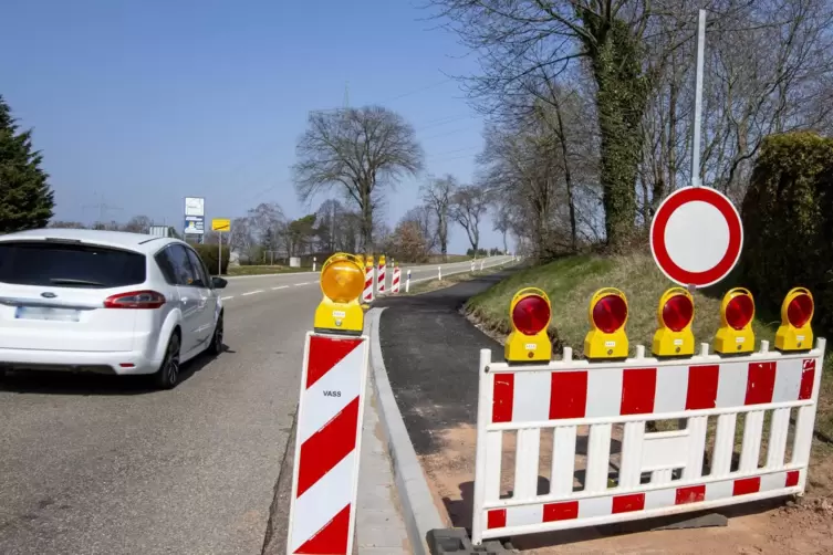 Seit Mitte November ist der Radweg zwischen Bruchmühlbach und Hauptstuhl nun schon gesperrt, weil die Arbeiten noch nicht fertig
