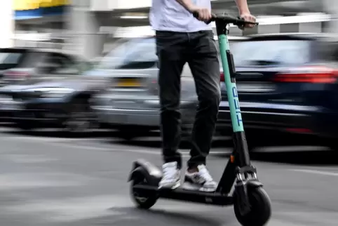 Auch mit einem E-Scooter könne man andere verletzen, fand das OLG.