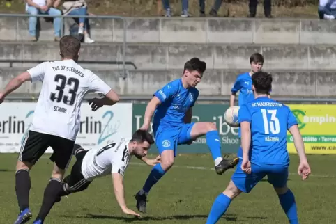 Die Steinbacher haben dem SC Hauenstein schon ein Bein gestellt. Die Donnersberger gewannen 1:0.
