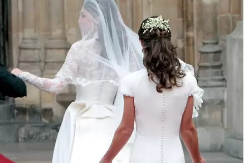 Vorbild für andere: Hochzeitskleid von Herzogin Kate (links) bei der Trauung mit Prinz William. Vorbild für andere: Hochzeitskleid von Herzogin Kate (links) bei der Trauung mit Prinz William.