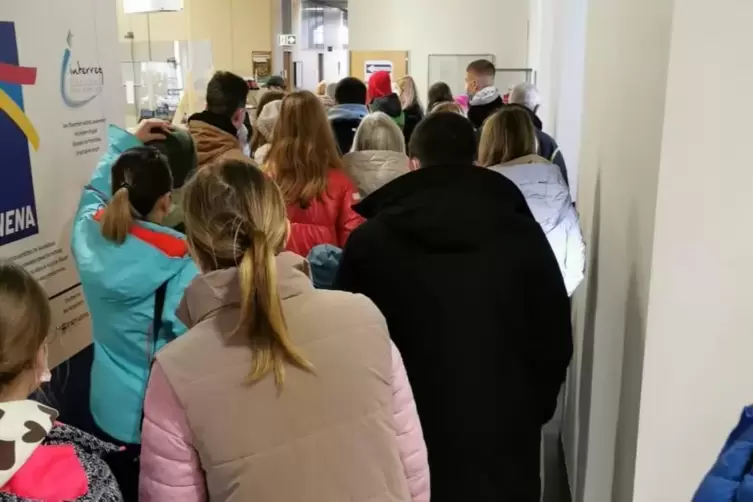 Die Warteschlange in der Verwaltung.