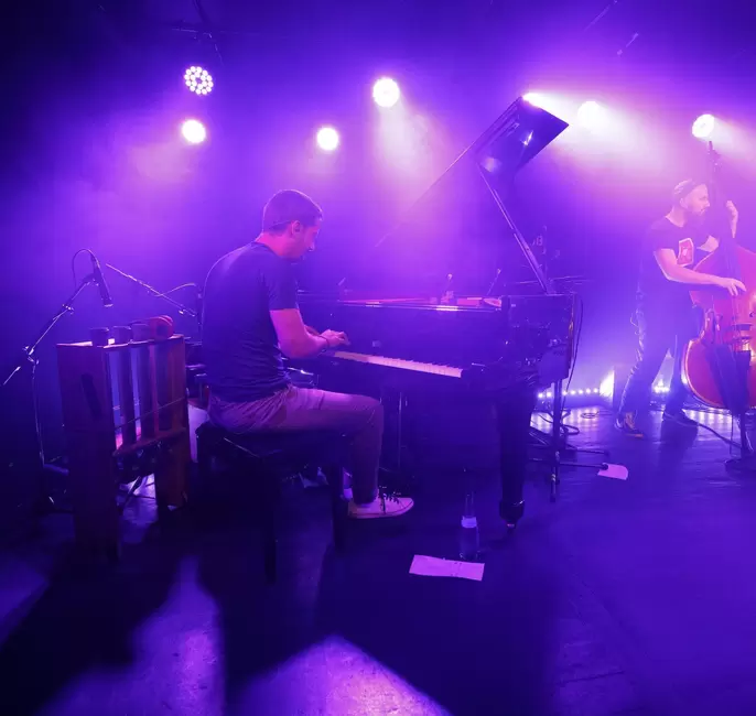 Techno: Dieses Genres erwartete man nicht unbedingt bei einem Jazz-Festival. Doch das Leo Betzl Trio überzeugte genau damit.