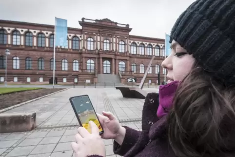 Auf Entdeckungstour: RHEINPFALZ-Mitarbeiterin Katharina Kovalkov-Walth hat sich die „KL entdecken“-App genauer angesehen – und v