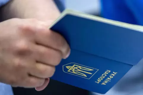 Häufiger in Deutschland zu sehen: ukrainisches Ausweisdokument. 