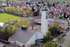 Die Kirche wird abgerissen.