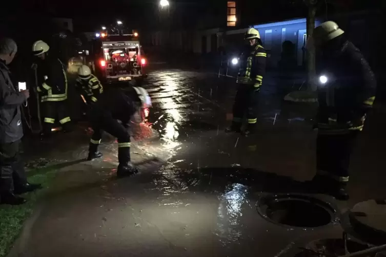 Andernorts hatte die Feuerwehr mit Hochwasser zu kämpfen. 