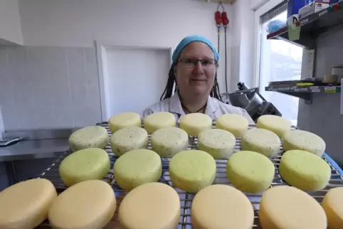 Gibt es, aber nicht so häufig: veganer Käse. Hier präsentiert von der Landmanufaktur NaturWunderBar in Gößnitz (Thüringen). 