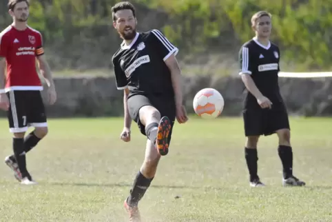 Marco Hönsch, Trainer der SG Altenglan/Rammelsbach, bringt sein Team gegen Herschweiler-Pettersheim in Führung. 