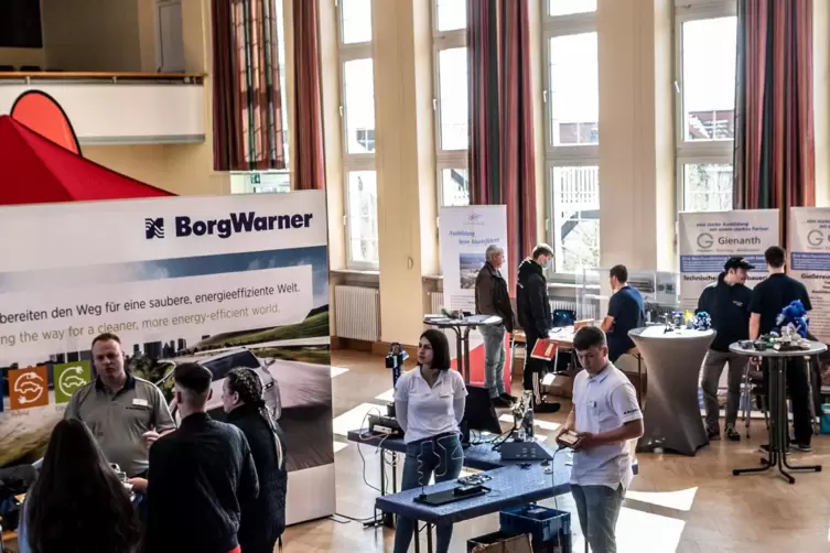 Zwei Tage lang pr&auml;sentierten sich die Unternehmen ihren potenziellen Auszubildenden.
