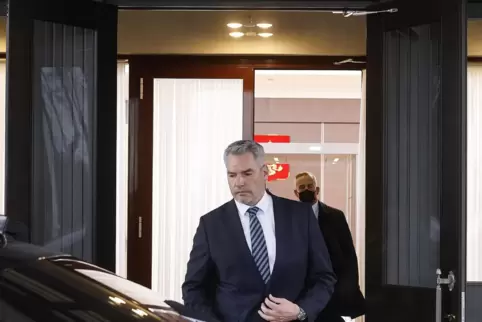 Nach dem Treffen mit Putin in dessen Residenz: Kanzler Nehammer. 