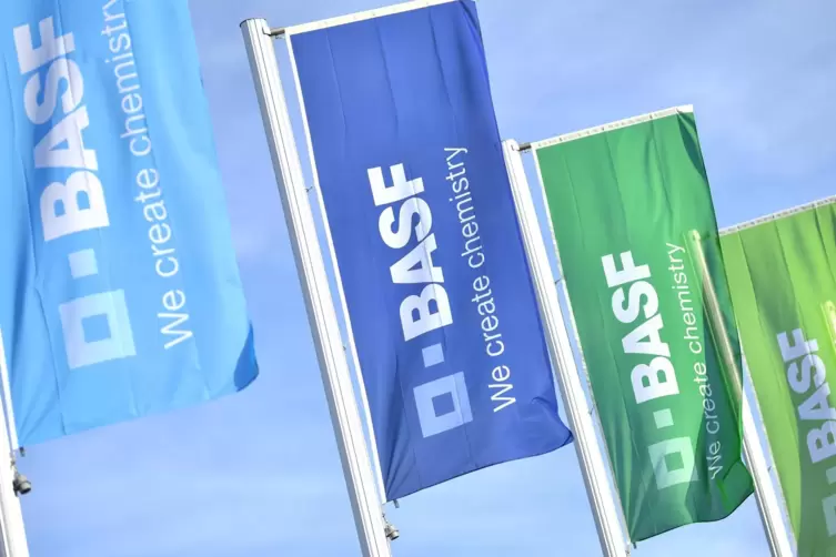 Die BASF verbrennt über ihre Fackeln überschüssige Gase.