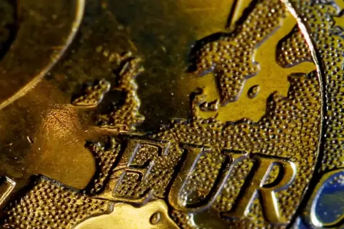 Inflation schwächt die Kaufkraft: Fürs gleiche Einkommen können sich Verbraucher immer weniger leisten. 