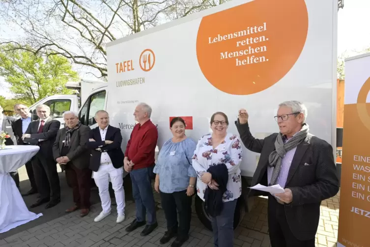 Tafelchef Juergen Hundemer (rechts) freute sich &uuml;ber die Unterst&uuml;tzung. 