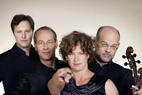  Mandelring-Quartett (v. li.): Andreas Willwohl (Viola), Bernhardt Schmidt (Violoncello), Nanette Schmidt und Sebastian Schmidt 