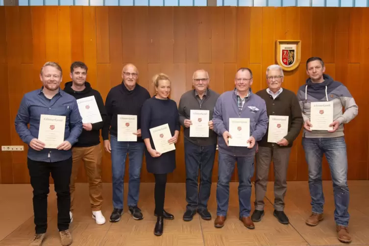 Die geehrten Mitglieder (von links): David Epple, Christoph Rudig, Peter Vedder, Katja Lunk, Lothar Schmidt, Bernd Knerr, Dieter