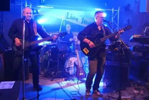 Am Abend steht unter anderem die Band „Sergeant“ auf der Bühne. 