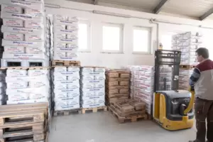 Blick in den Vorrat einer Mühle in Hessen: Die Mehl und Getreide-Lager sind ausreichend gefüllt, doch für das Mahlen wird Energi