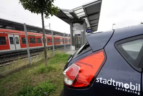 Carsharing-Station am Mundenheimer Bahnhof.