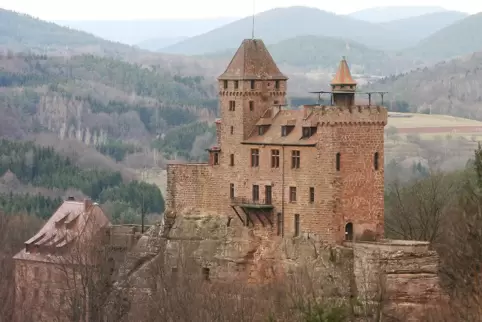 Rund um die Burg Berwartstein führen zahlreiche Wanderwege.